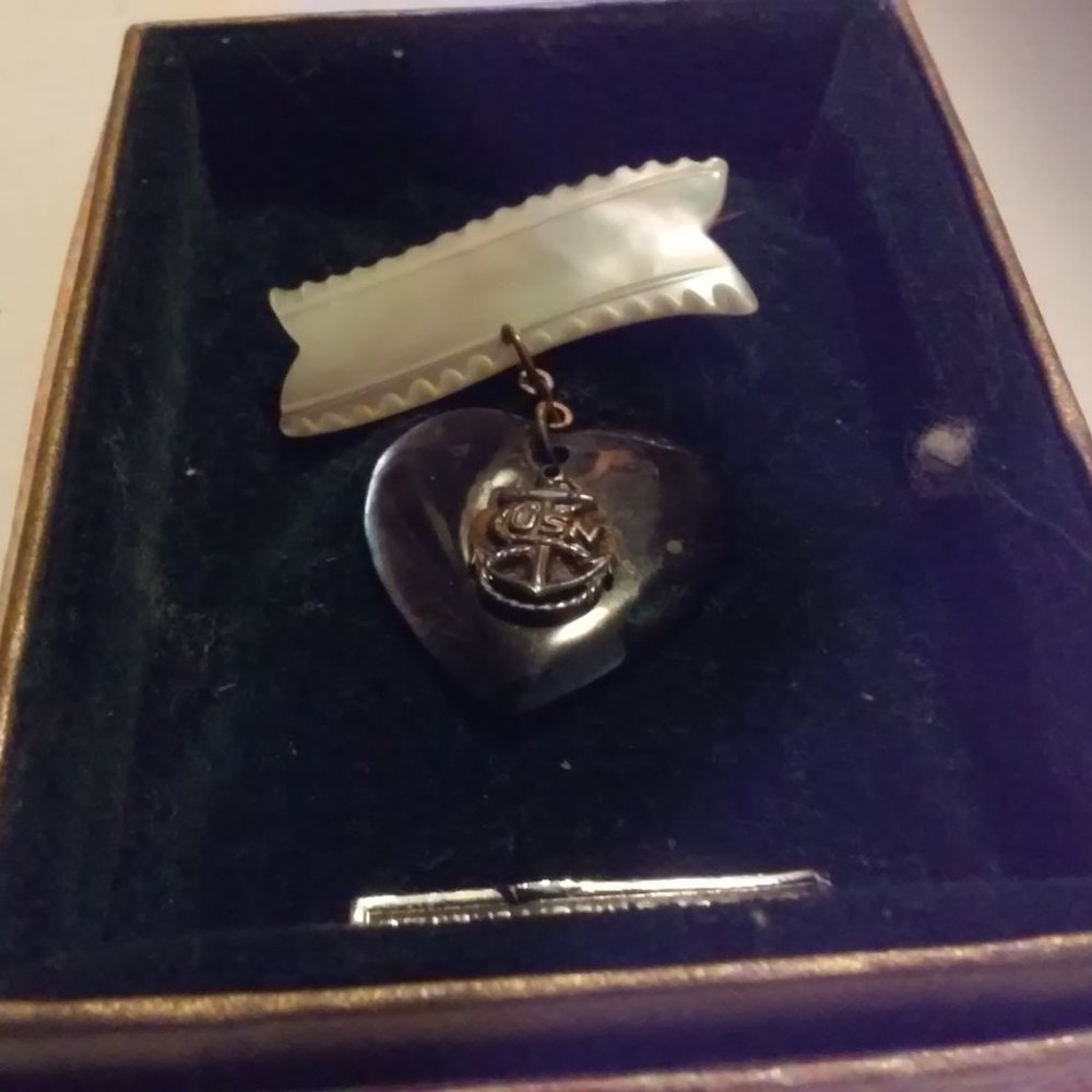 USN Emblem Vintage In a Heart Stone With Mother Of Pearl In Original Box USNavy